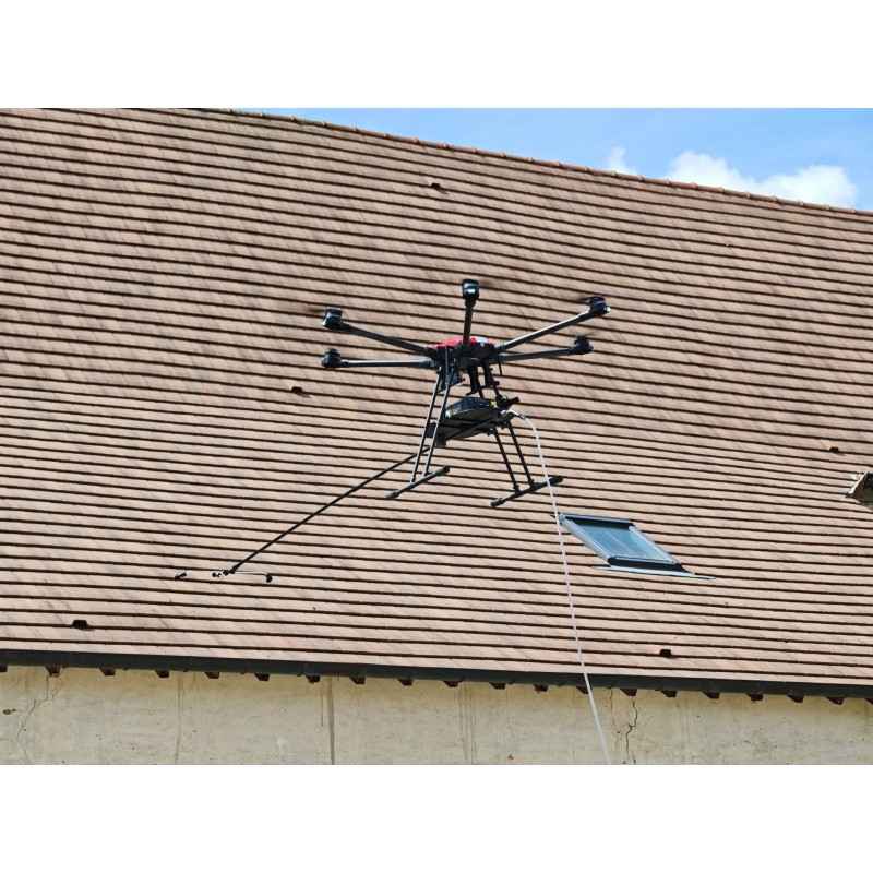 Drone de démoussage toiture et façade AEROBOTIC Spray L (drone seul, 3 batteries)