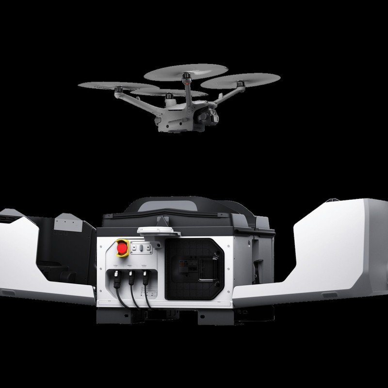 DJI Dock 3 station d'accueil autonome avec drone Matrice 4D au décollage