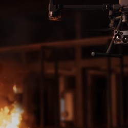 Drone équipé du DJI Zenmuse H20N en mission de nuit sur un incendie