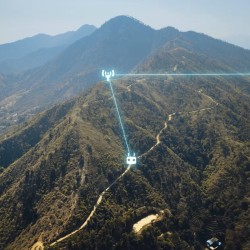 Drone DJI relié à la O4 Ground Station en transmission longue portée sur terrain
