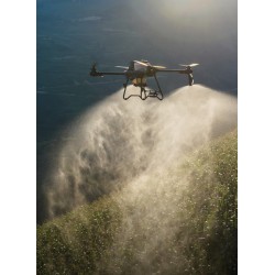 DJI Agras T25P en pulvérisation en terrain vallonné