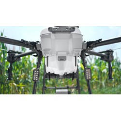 Réservoir et bras du DJI Agras T25P au-dessus d'une culture