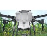 Réservoir et bras du DJI Agras T25P au-dessus d'une culture