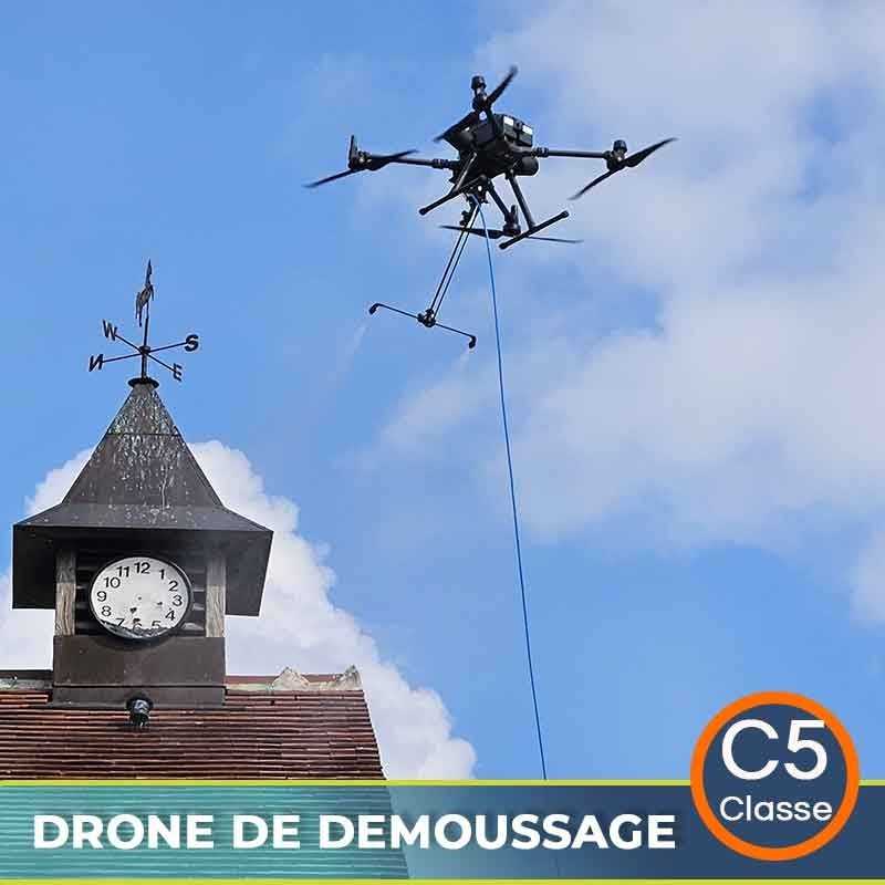 Drone pulvérisation démoussage toiture Drone pulvérisation démoussage toiture
